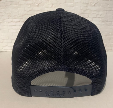 In Hoc Blue – Performance Trucker Hat